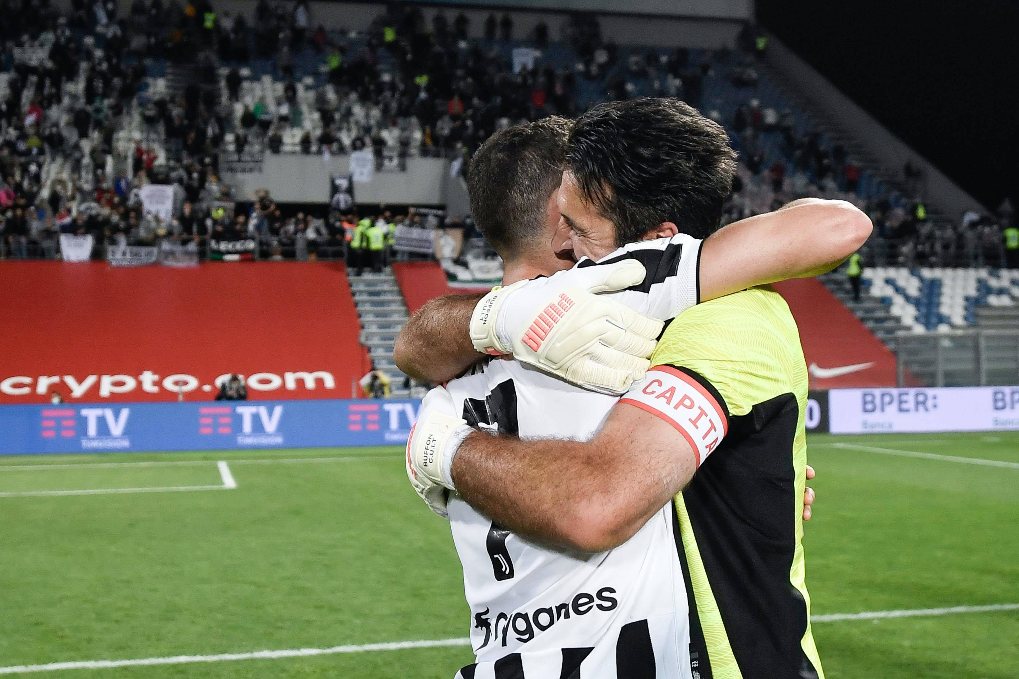 包含上海海港发布备战花絮；清晨再遭质疑；意大利杯任务艰巨；球探报告显示潜力的词条