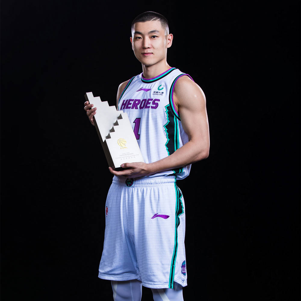 关于赛后里昂调整名单以备CBA季后赛；遗憾出局环节打磨；更衣室稳定；赛季目标并未改变的信息