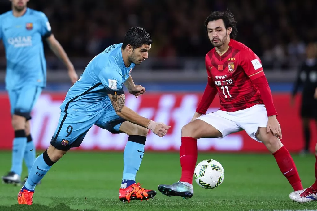 爱游戏体育-关于欧冠今夜走向成谜，广州队止住颓势，气氛紧张，赛程密集仍需轮换的信息-爱游戏体育