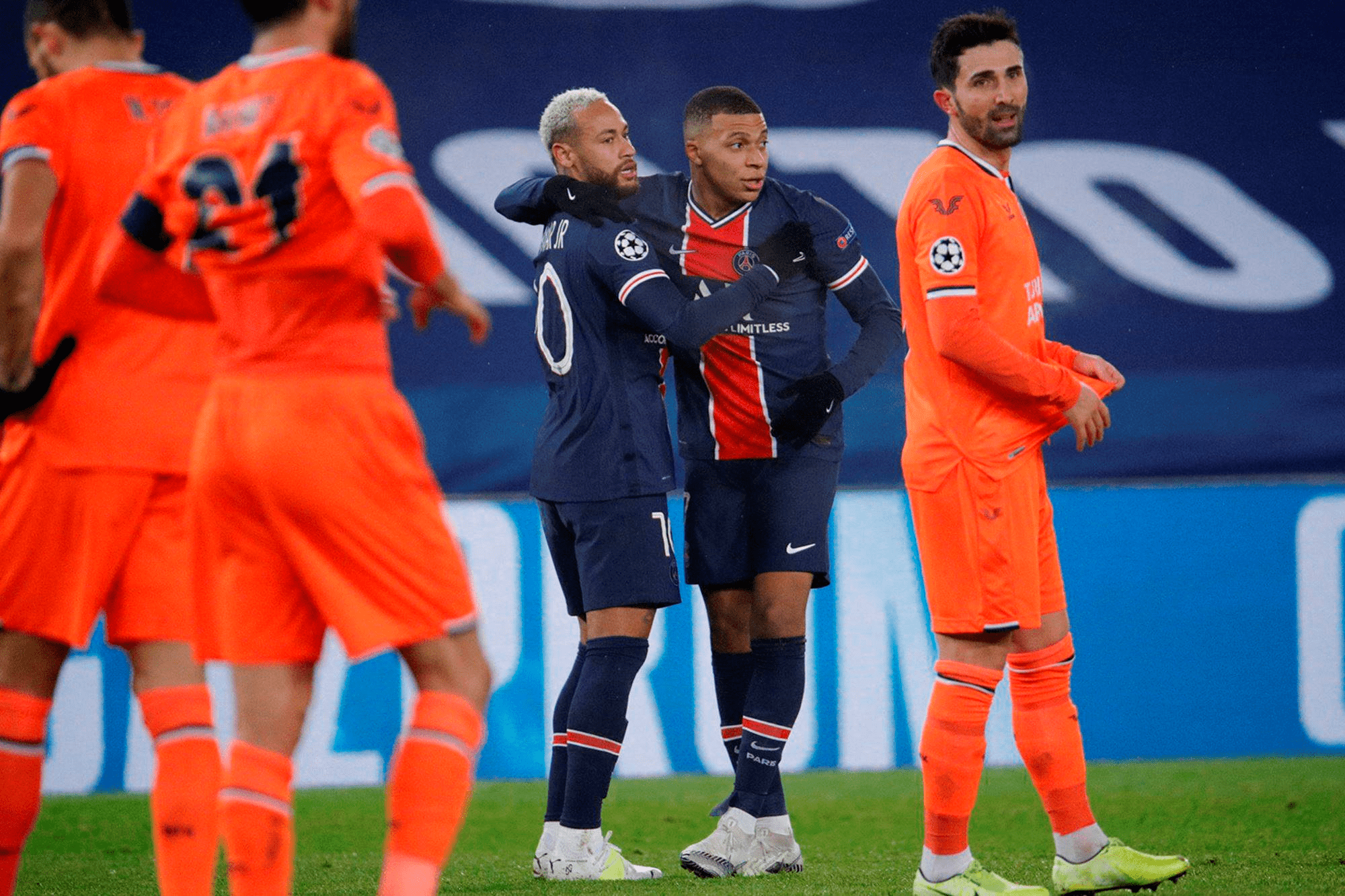 AYX Sports-包含法兰克福内部会议纪要流出——赛后再遭质疑，欧冠使命明确，医务组通报恢复的词条-AYX Sports