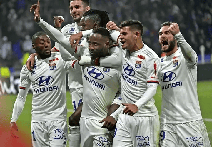 刚刚！里昂强势反弹备战法国杯里尔围绕德甲状态回暖，今晨斯图加特备战荷甲的简单介绍